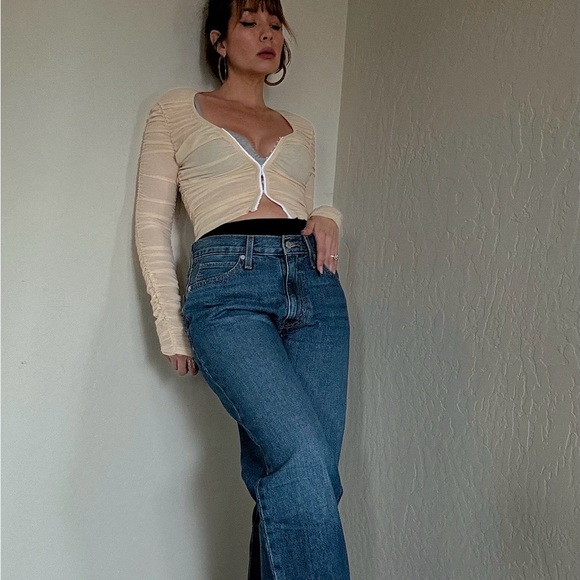 Ruched hook front top - Picture 6 of 9